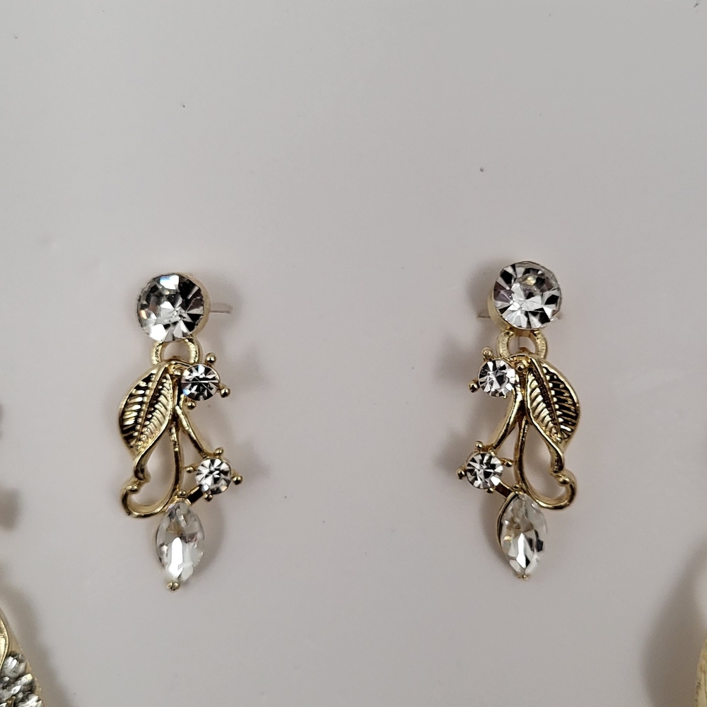 Gold-Tone Sparkle Floral and Leaf Necklace and Earrings Set Wedding Style - NWOT - Picture 4 of 7